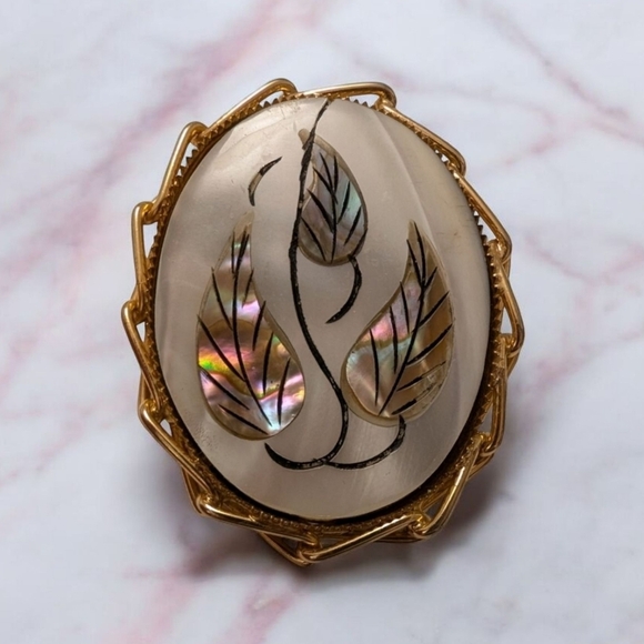 BROOCH Vintage Mother-of-Pearl Abalone Leaves Gold Inlaid Pin Pendent - Picture 1 of 7